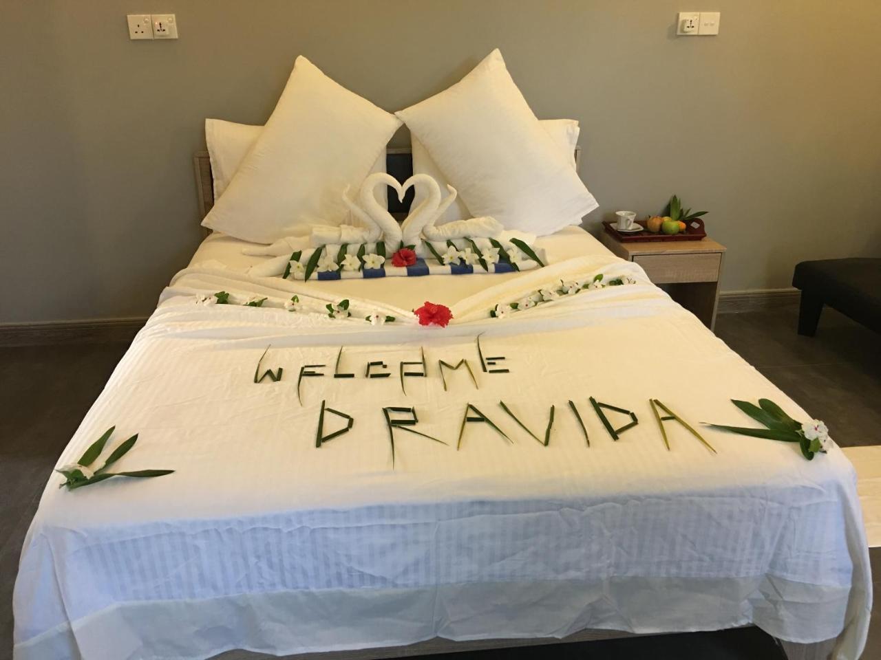 Dravida Hotel Maamigili Island Bagian luar foto